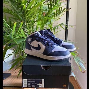 Air Jordan 1 Boys GS 5.5/ Women’s 7